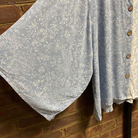 ODDY Blue Floral Button Down Top Size 3XL NWT - Picture 3 of 7